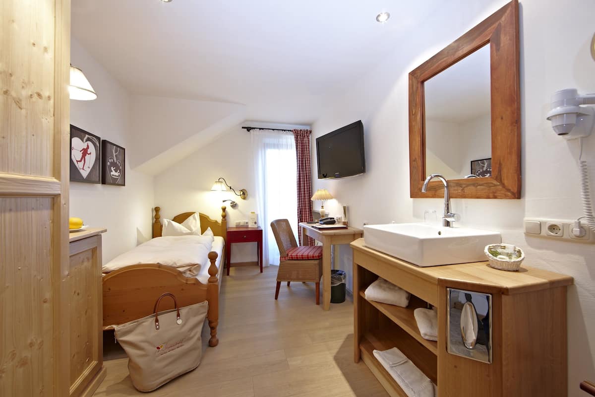 Chambre simple classique, 1 lit jumeau | Literie hypoallergénique, couette en duvet, minibar, coffre-fort