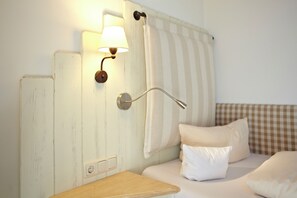 Superior Single Room, 1 Single Bed, Mountain View (Superior Alpin) | Hypo-allergenic bedding, down duvets, minibar, in-room safe - Staudacherhof (Garmisch-Partenkirchen)