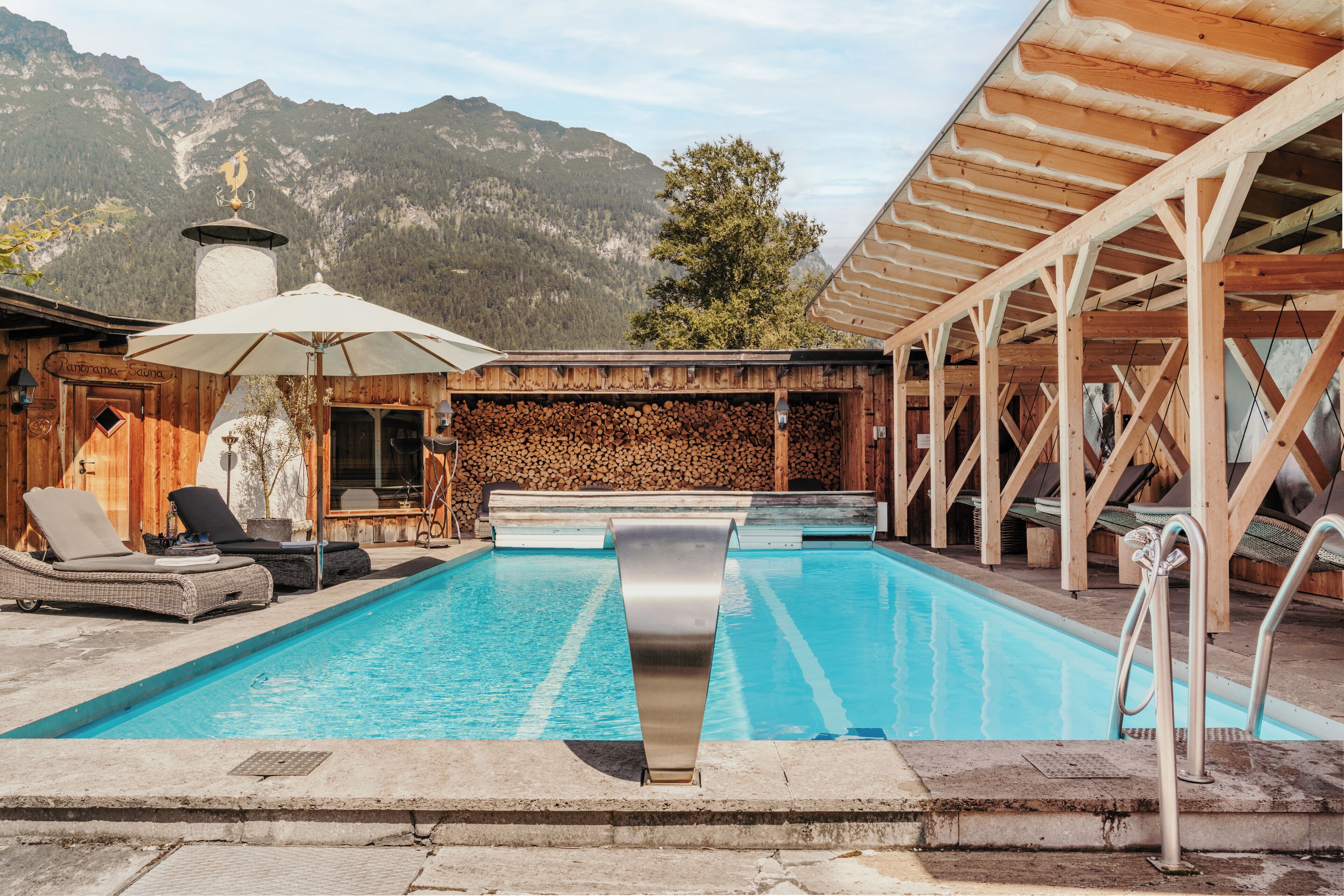 室内游泳池，室外游泳池