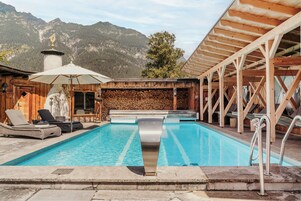 室内游泳池，室外游泳池