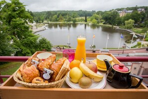 Standard Single Room | Breakfast area | Daily continental breakfast (EUR 15 per person) - Hôtel Spa du Béryl (Bagnoles-de-l'Orne)