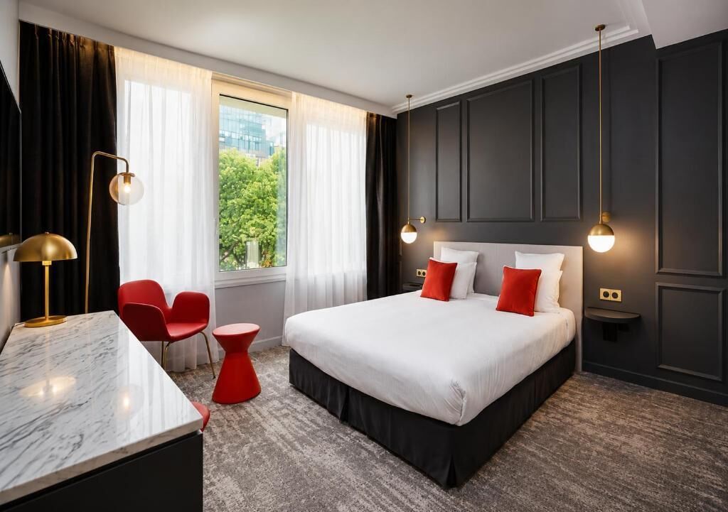 Quarto design, vista para o parque | Escrivaninha, quartos à prova de som, ferros/tábuas de passar roupa