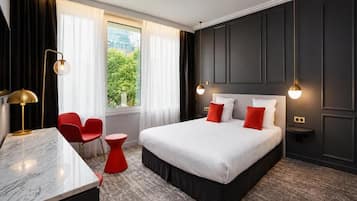 Quarto design, vista para o parque | Escrivaninha, quartos à prova de som, ferros/tábuas de passar roupa