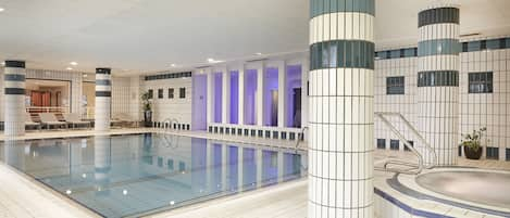 Indoor pool, sun loungers