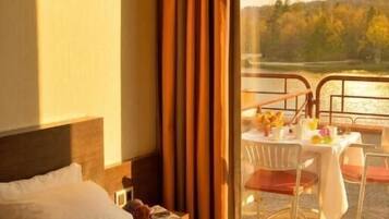 Chambre Double ou avec lits jumeaux, terrasse, vue lac