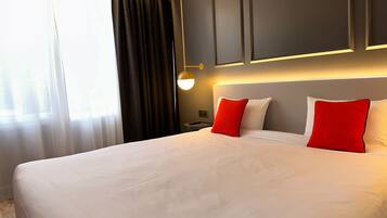 Chambre Design, vue parc | Bureau, chambres insonorisées, fer et planche à repasser
