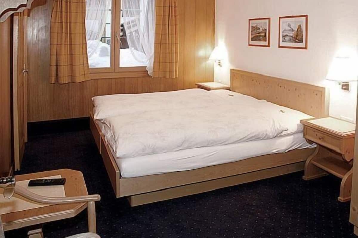 1 slaapkamer, een kluis op de kamer, verduisterende gordijnen