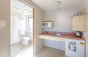 Bureau, espace de travail pour ordinateur portable, rideaux occultants
