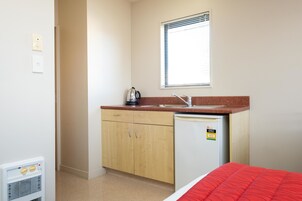 Quarto, 1 quarto | Cozinha privada | Geladeira, micro-ondas, cafeteira/chaleira, chaleira elétrica