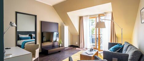 42-inch Smart TV with digital channels, Netflix, heated floors