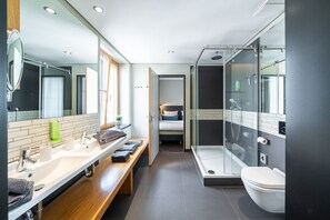 XLUXURY-Apartment | Bathroom | Shower, rainfall showerhead, hair dryer, bidet