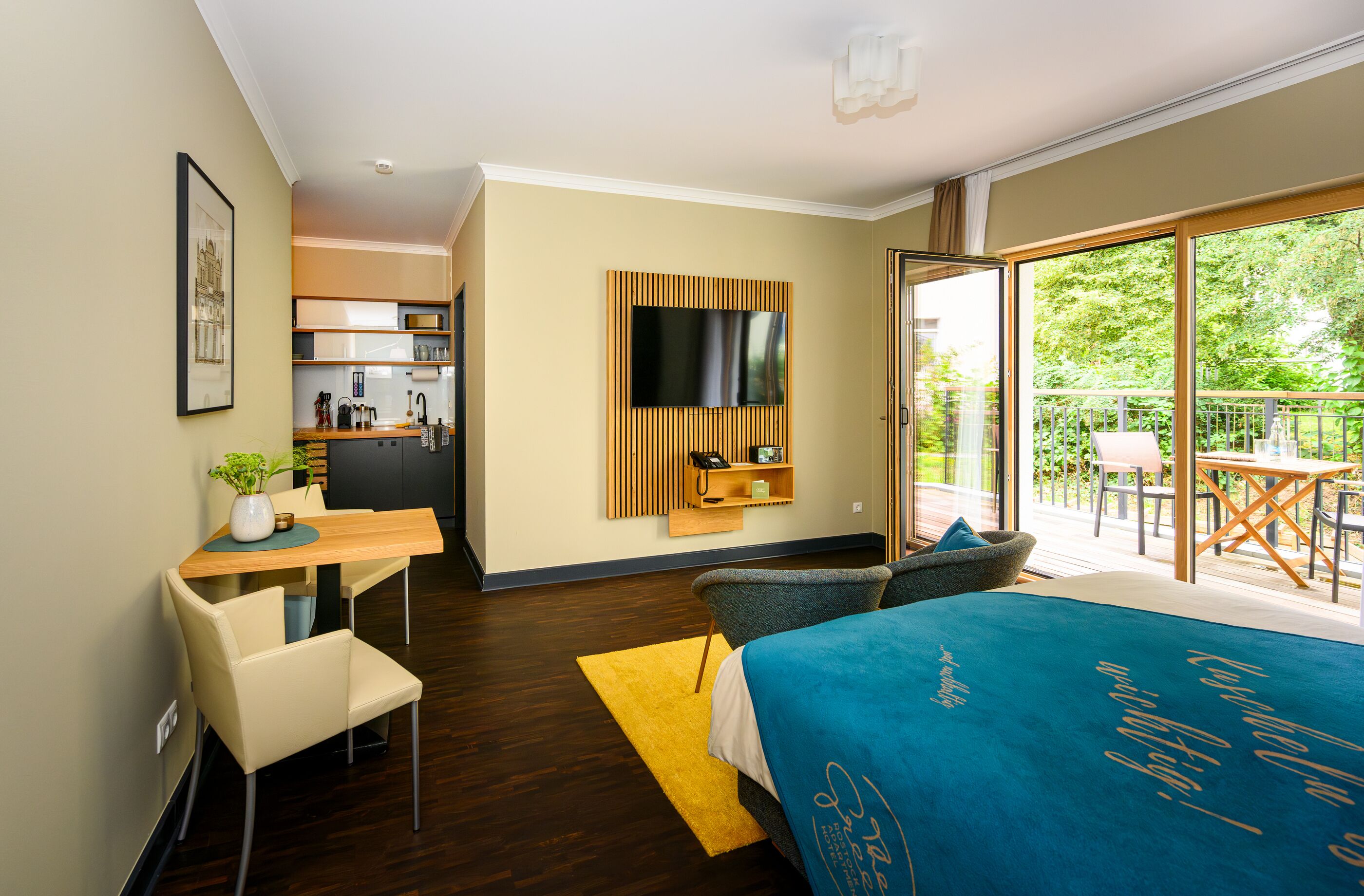 Premium bedding, in-room safe, individually decorated