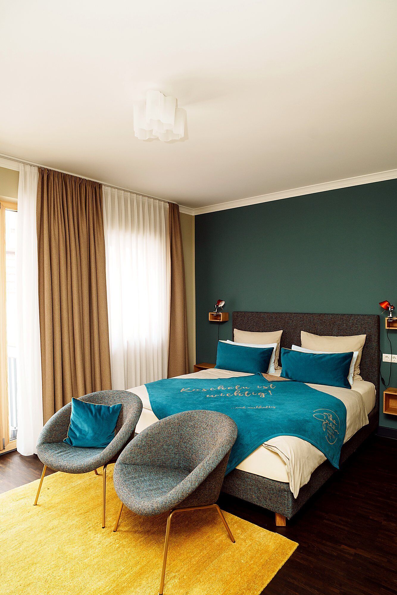 Premium bedding, in-room safe, desk, laptop workspace