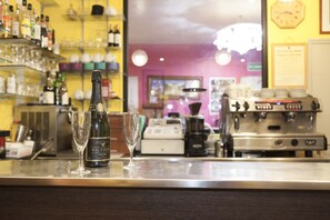 Bar (on property) - Le Myosotis (Paris)