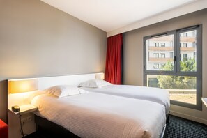 Twin Room | Minibar, desk, blackout drapes, soundproofing - B&B Home Lyon Centre Berthelot (Lyon)