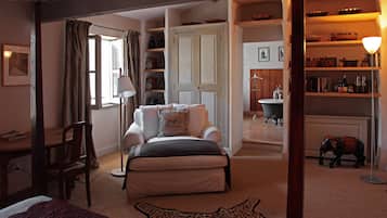 Suite romántica, 1 cama King size | Minibar