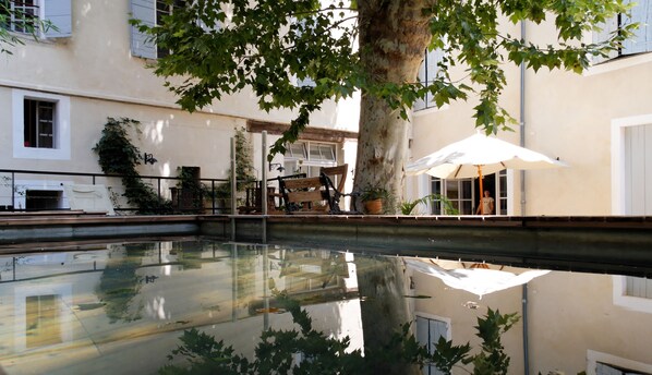 Seasonal outdoor pool