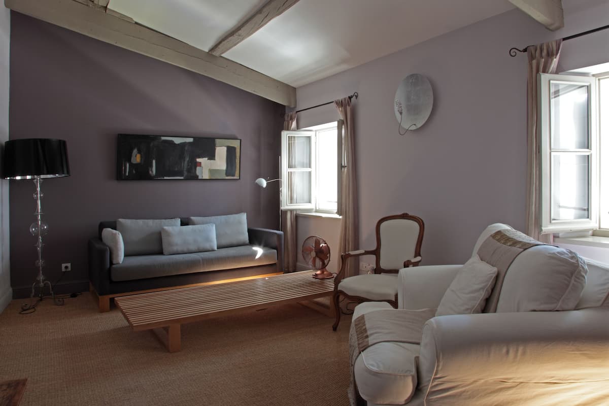 deluxe suite | living room