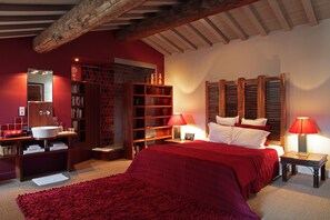 Junior Suite, 1 King Bed | Bathroom