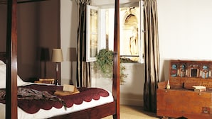 ห้องโรแมนติกสวีท, เตียงคิงไซส์ 1 เตียง | เครื่องนอนป้องกันสารก่อภูมิแพ้, เตียง Select Comfort, มินิบาร์
