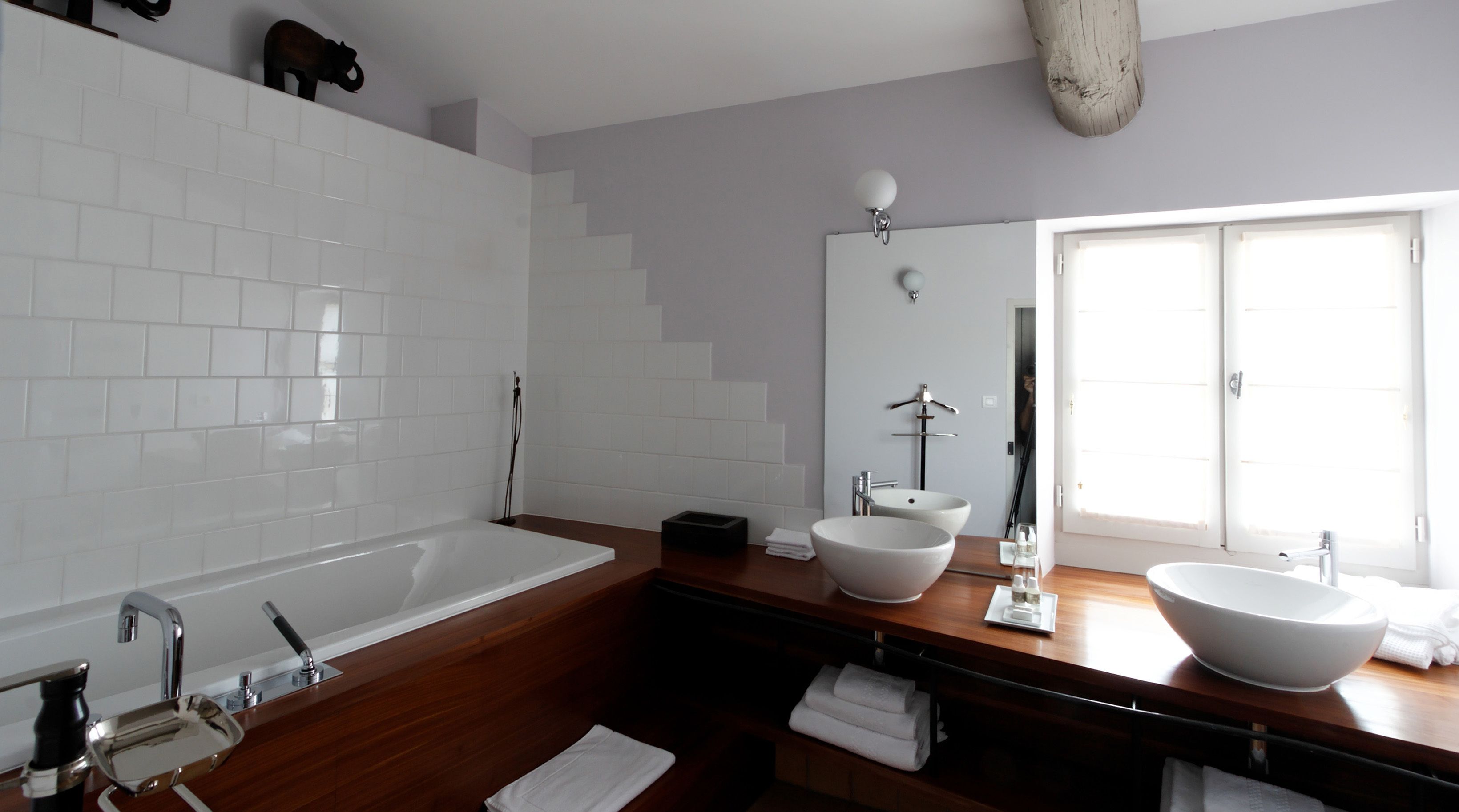 deluxe suite | deep-soaking bathtub