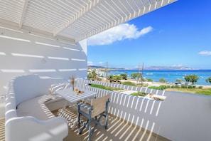 Habitación superior, vistas al mar | Ropa de cama hipoalergénica y colchones con acolchado adicional