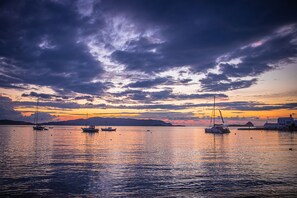 A calm harbor with several boats at sunset. - En Milo (Milos)