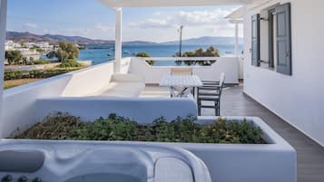 Suite Junior, bain Ă  remous, vue mer | Terrasse/Patio
