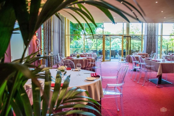 Lunch and dinner served  - Le Domaine de la Colombière (Moissieu-sur-Dolon)