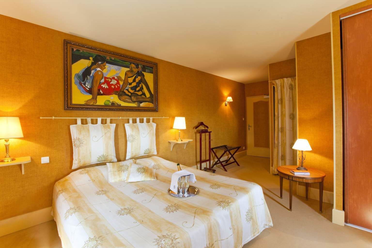 standard room, 2 single beds | in-room safe, desk, soundproofing, iron/ironing board