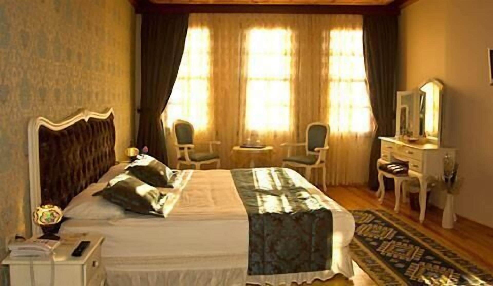 Ropa de cama de alta calidad, cubrecamas y minibar 