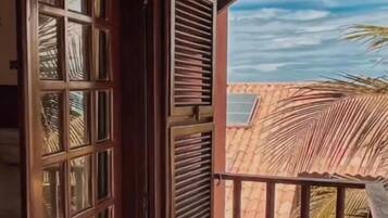 Apartamento luxo, vista para a piscina | Vista do quarto