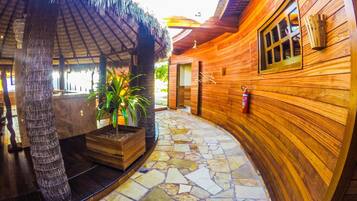 Pintu masuk properti