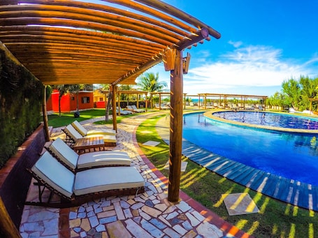 4 outdoor pools, pool umbrellas, sun loungers