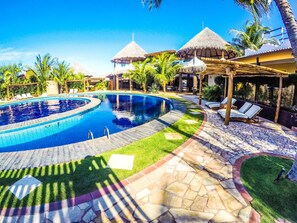 4 outdoor pools, pool umbrellas, pool loungers