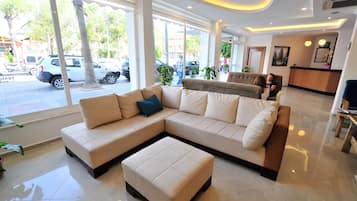 Sala de estar en el lobby