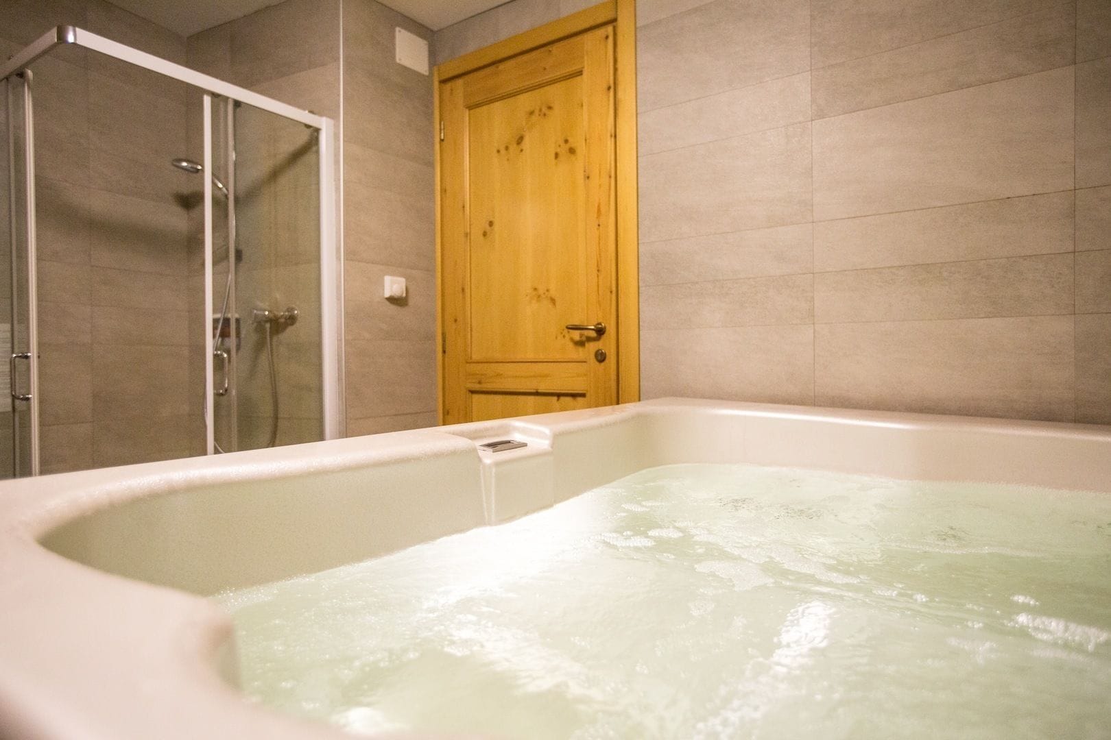 Sauna, hot tub, massages