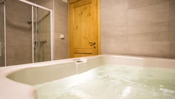 Sauna, hot tub, massages