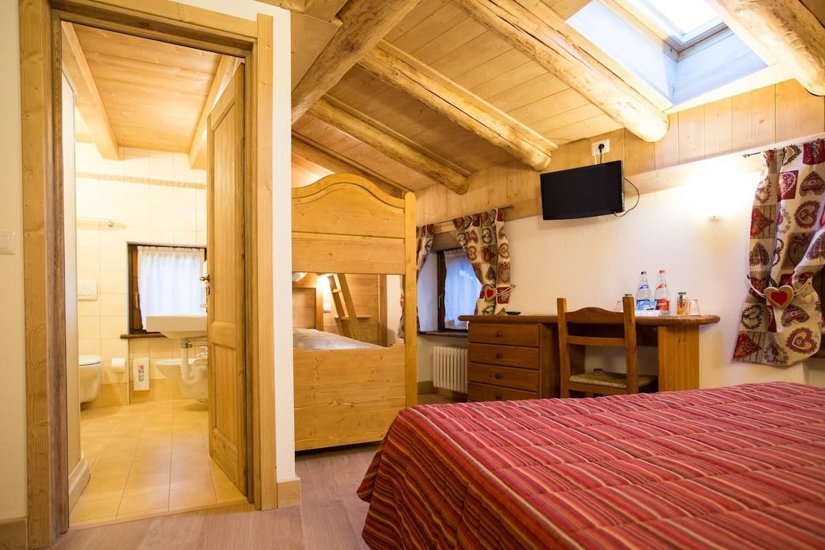 classic quadruple room, private bathroom | in-room safe, desk, free wifi, bed sheets