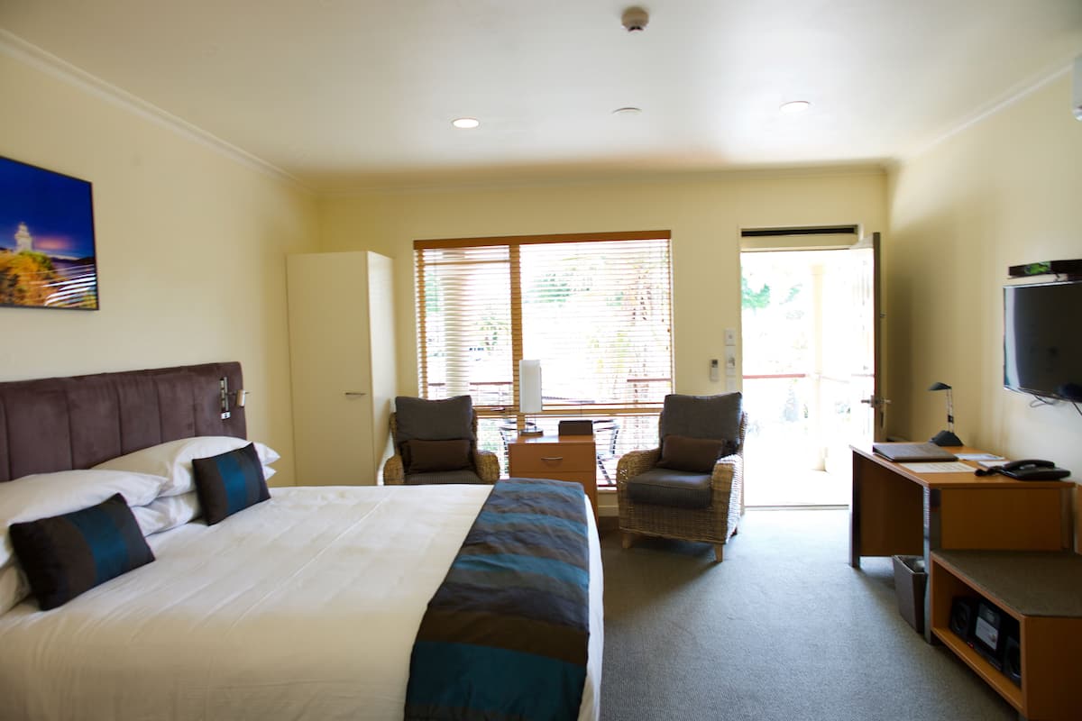 1 bedroom, Egyptian cotton sheets, premium bedding, pillow-top beds