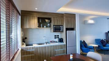 Studio Suite Cao cấp | Bếp riêng | Lò vi sóng, dụng cụ pha cà phê/trà, ấm điện, lò nướng bánh mì