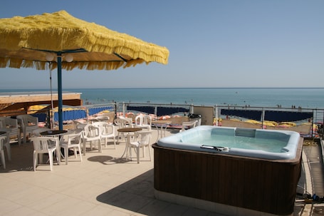 Bañera de hidromasaje exterior