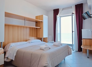 Double Room | Minibar, desk, soundproofing, free WiFi