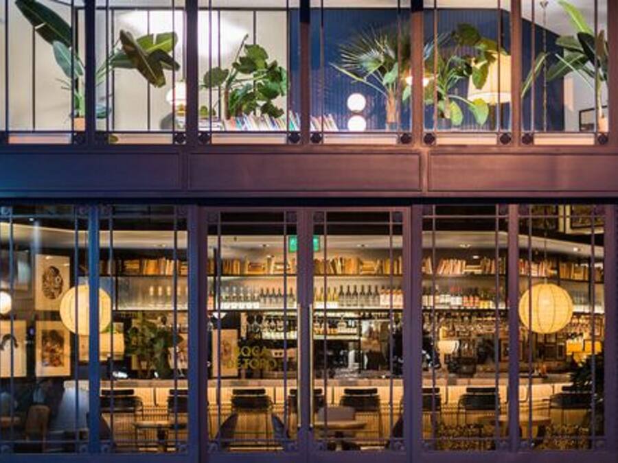 Se sirven almuerzos, cenas y cocina española