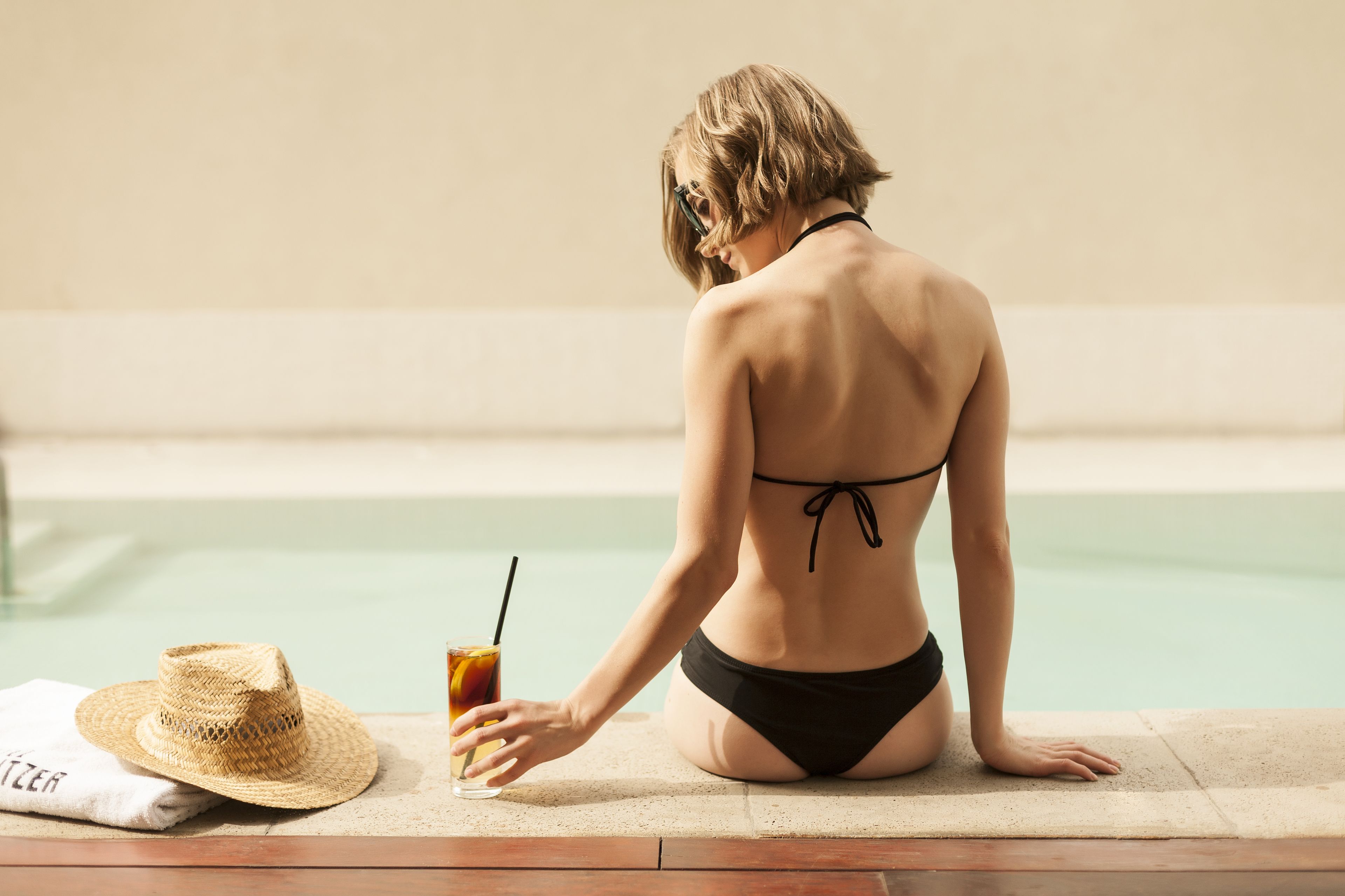 seasonal outdoor pool, pool umbrellas