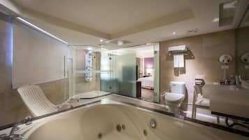 Premier Room, 1 King Bed, Bathtub (VIP King) | Jetted tub