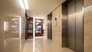 Pintu masuk interior