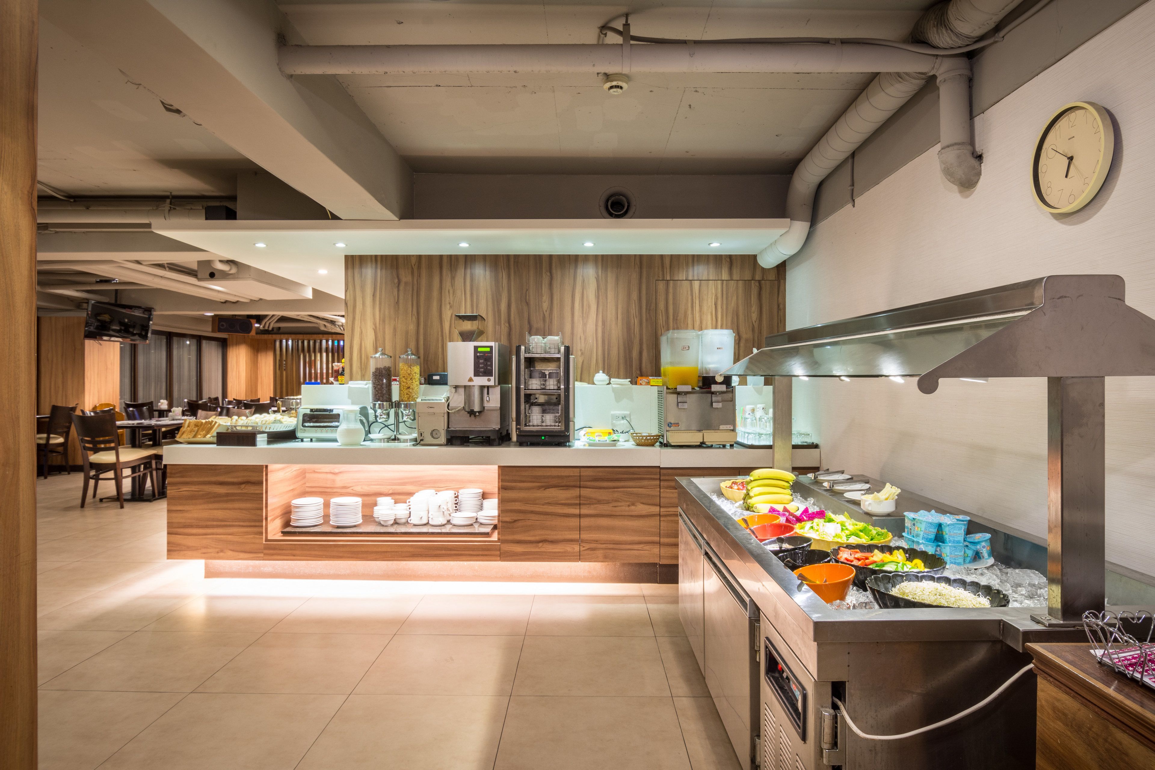 daily buffet breakfast for a fee