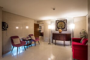 Lobby sitting area - Delight Hotel (Taipei)