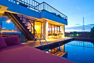 Outdoor pool, pool umbrellas, sun loungers